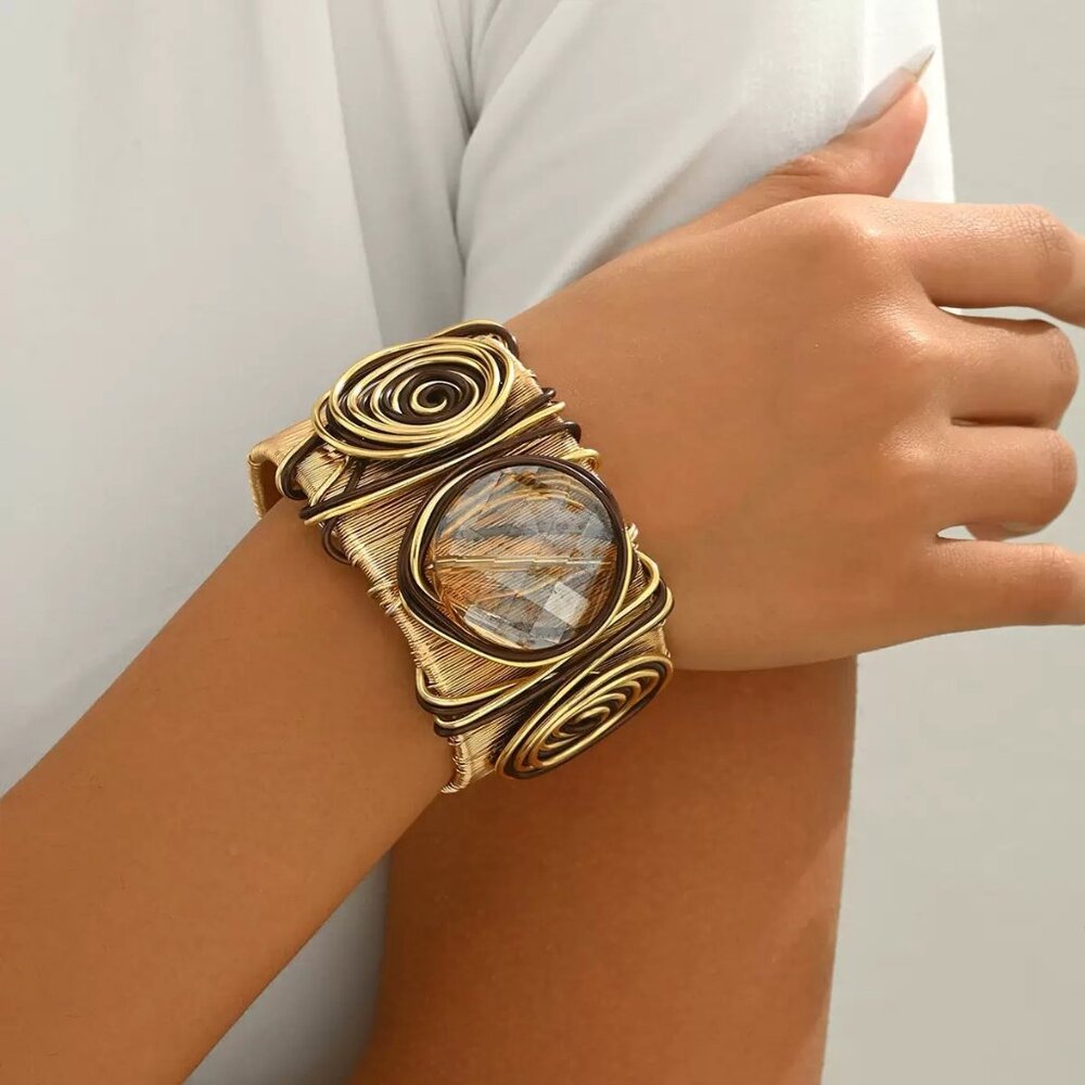 Women's personalized bracelet with gemstones